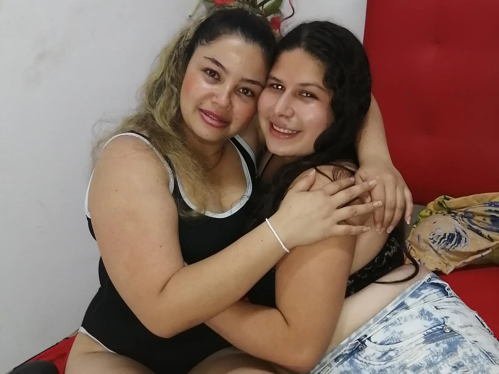 DayisandKaticahots camgirl live amateur webcam