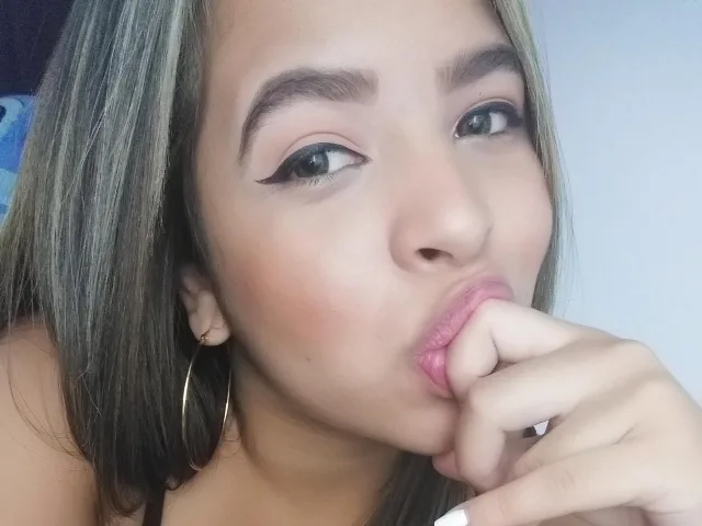 CinthyaJones camgirl live amateur webcam