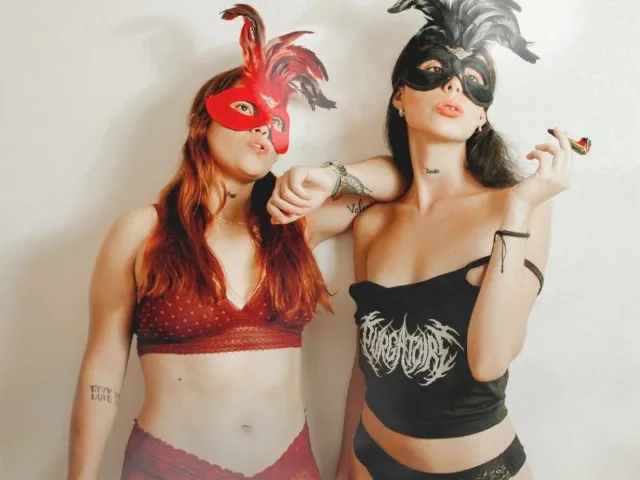 RenesAndRoxxane camgirl live amateur webcam