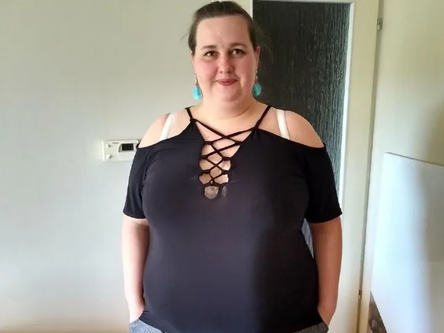 MadelineAngell camgirl live amateur webcam