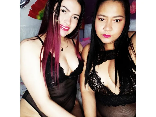 SweetGinaNLina camgirl live amateur webcam