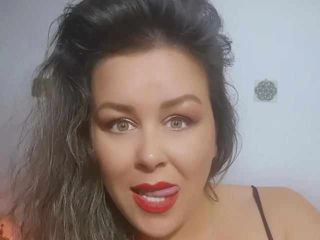 DelilahSimmons camgirl live amateur webcam