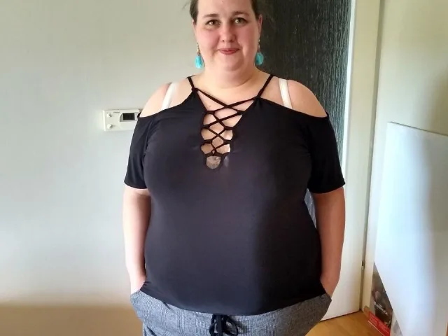 MadelineKiss camgirl live amateur webcam