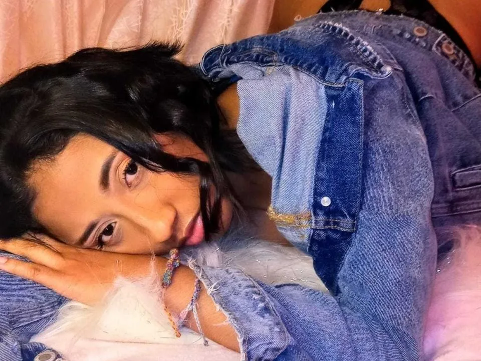 SakuraCentinel camgirl live amateur webcam
