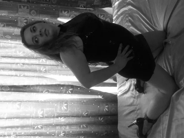 IssabelaLove camgirl live amateur webcam