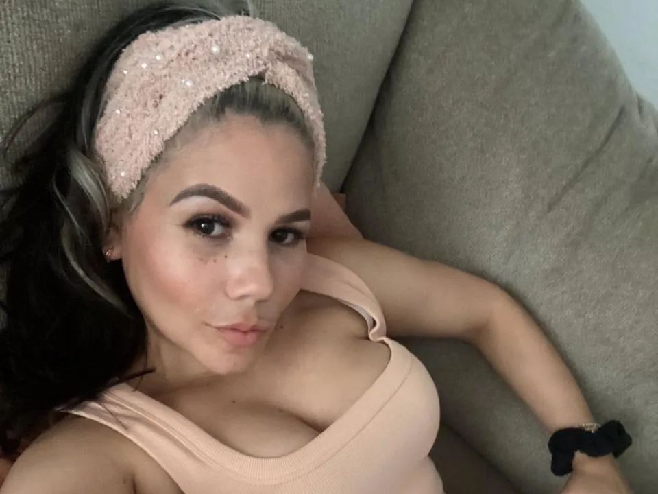 SabrinaForLove camgirl live amateur webcam