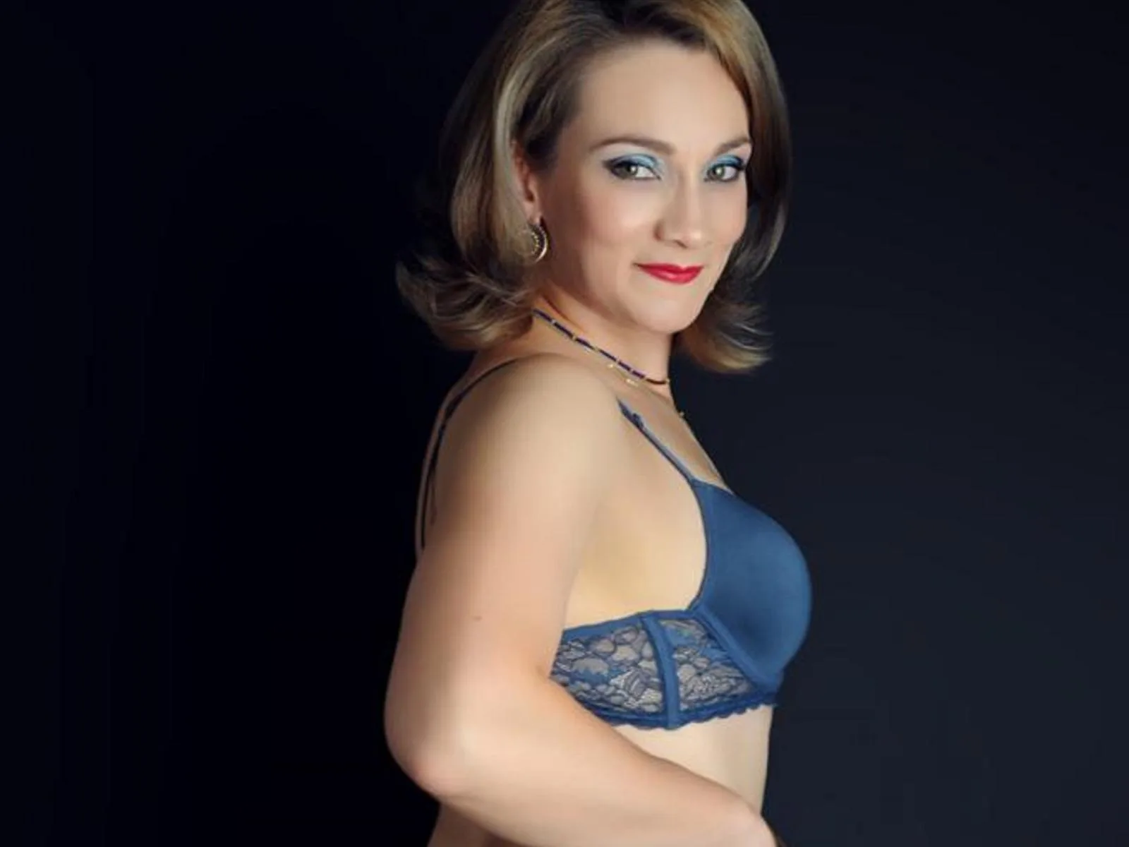 KarlaMature camgirl live amateur webcam