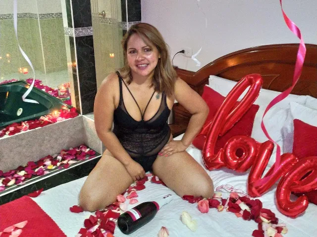 MielRouse camgirl live amateur webcam