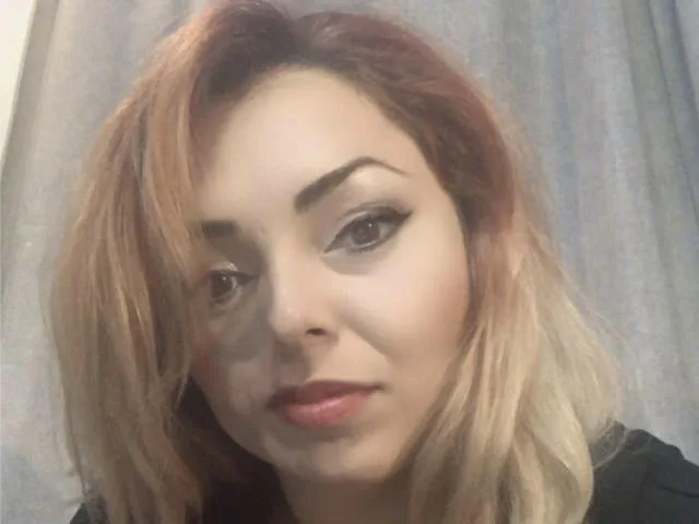 DeliciousMony camgirl live amateur webcam