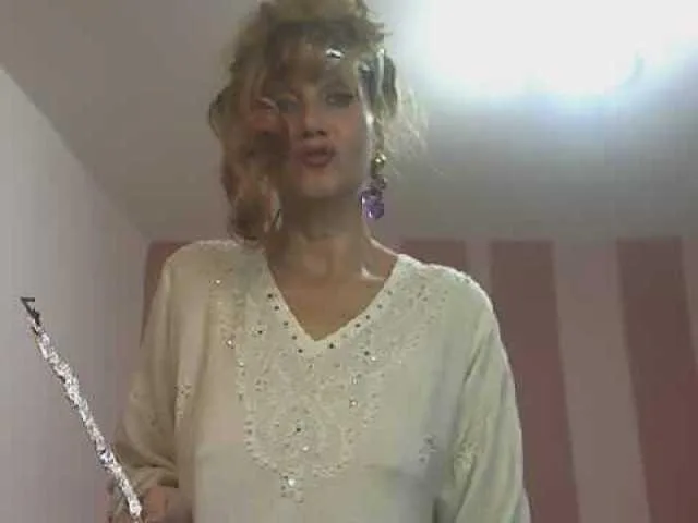 AndraInLove camgirl live amateur webcam