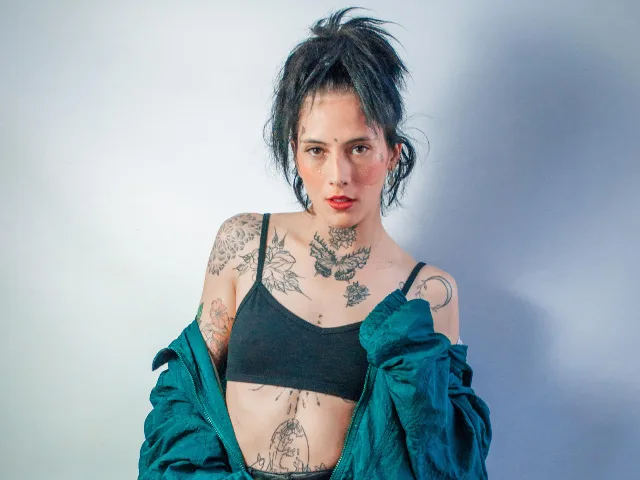 MaiaRouse camgirl live amateur webcam
