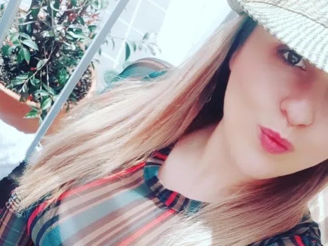 KristinField camgirl live amateur webcam