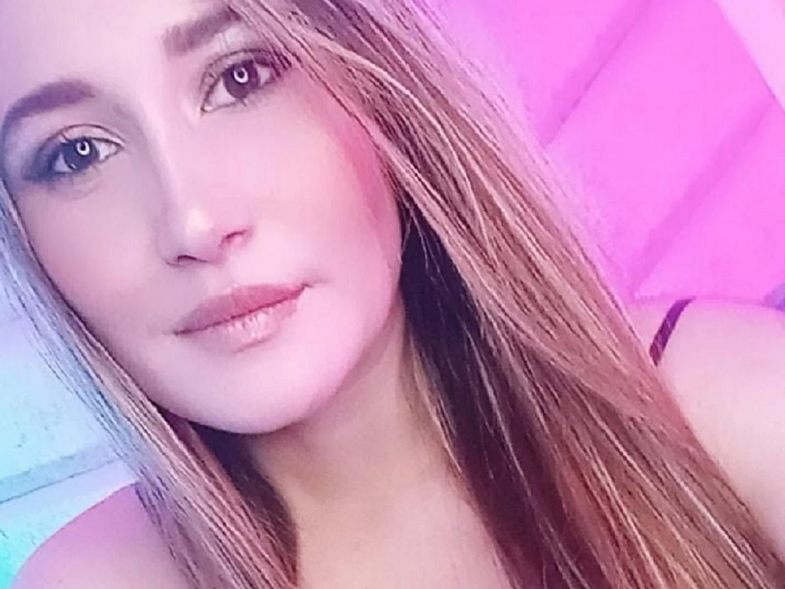 EmiliaMayer camgirl live amateur webcam