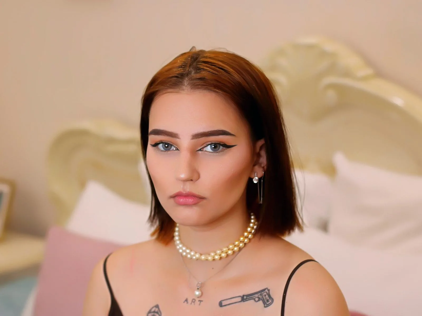 SaraOswald camgirl live amateur webcam