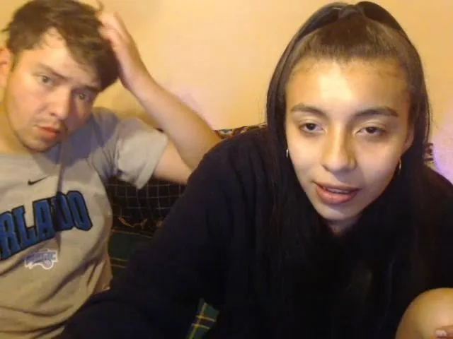 MaxAntonela camgirl live amateur webcam