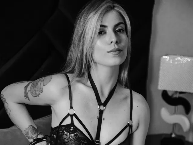 VicttoriaVega camgirl live amateur webcam