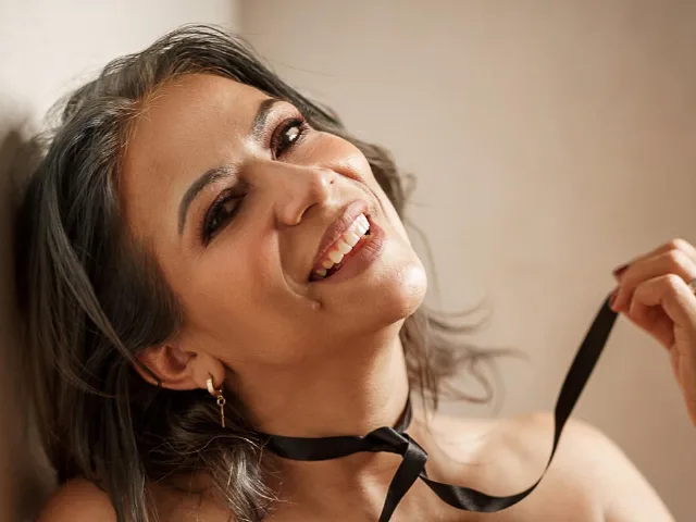 SharlyzMendez camgirl live amateur webcam