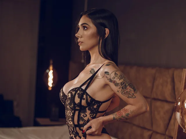 LolaaHotty camgirl live amateur webcam