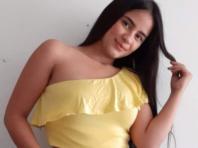 CynthiaHeart camgirl live amateur webcam