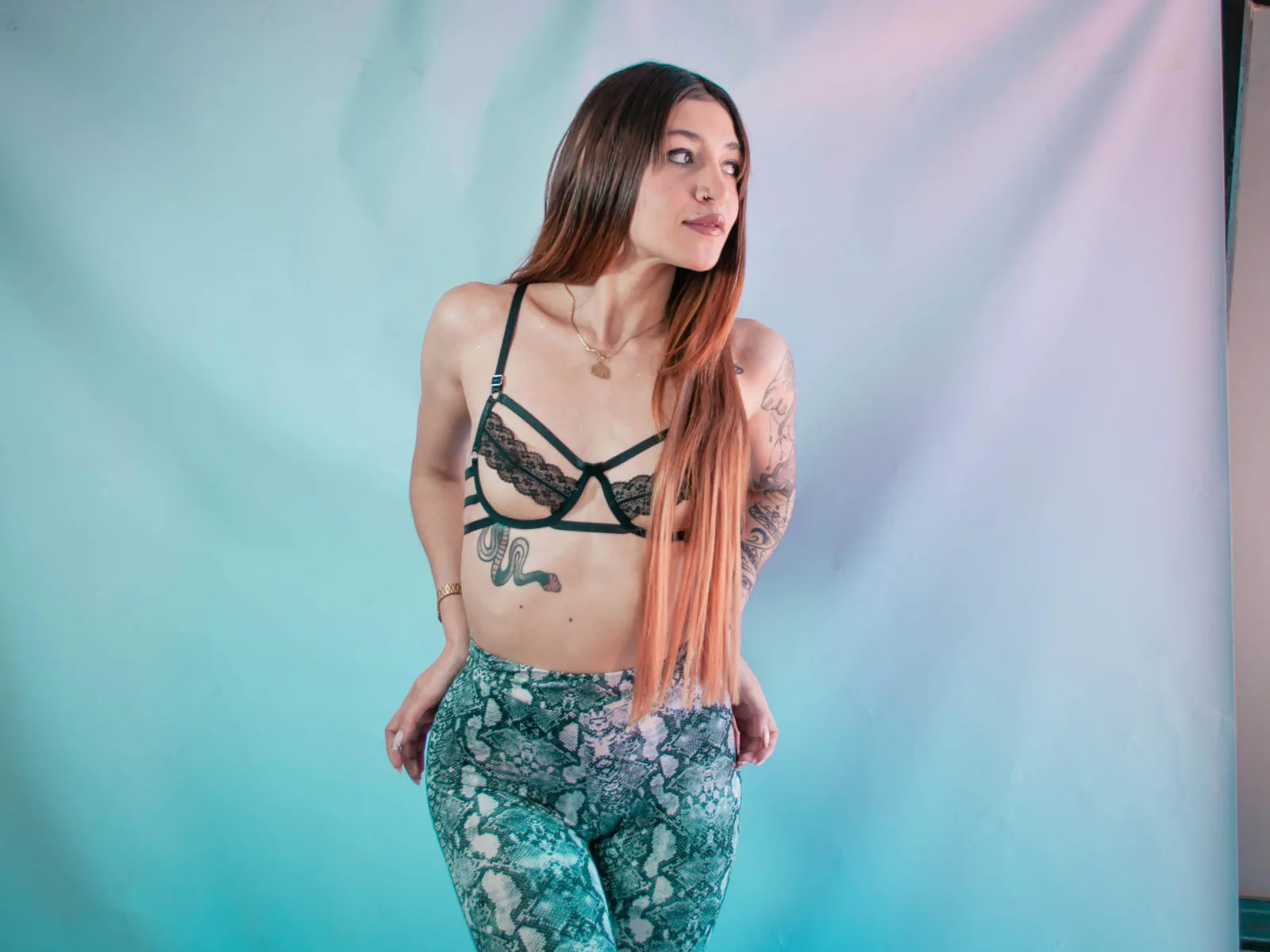 TrianaKhalo camgirl live amateur webcam