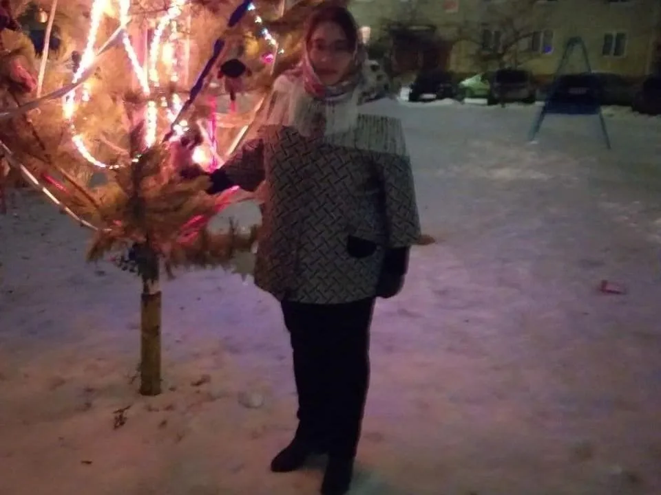 EllaRise camgirl live amateur webcam