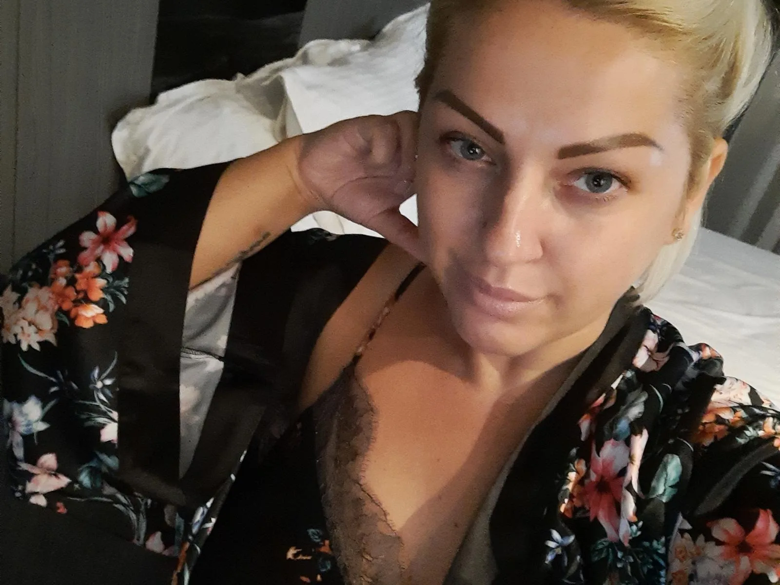 KristineKensington camgirl live amateur webcam