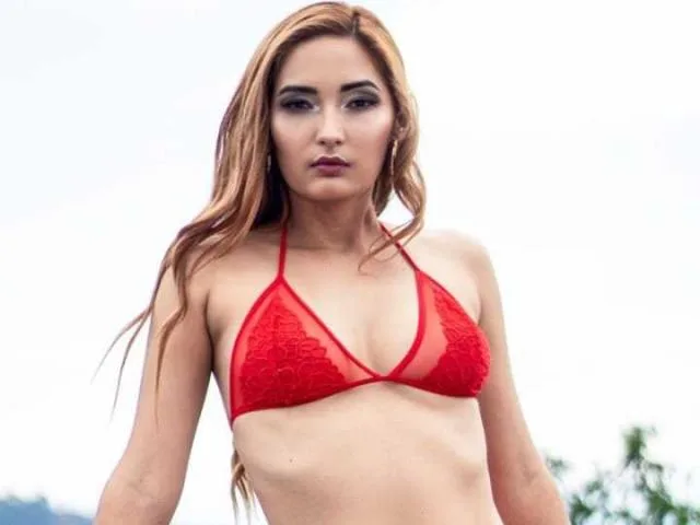 AliciaWesley camgirl live amateur webcam
