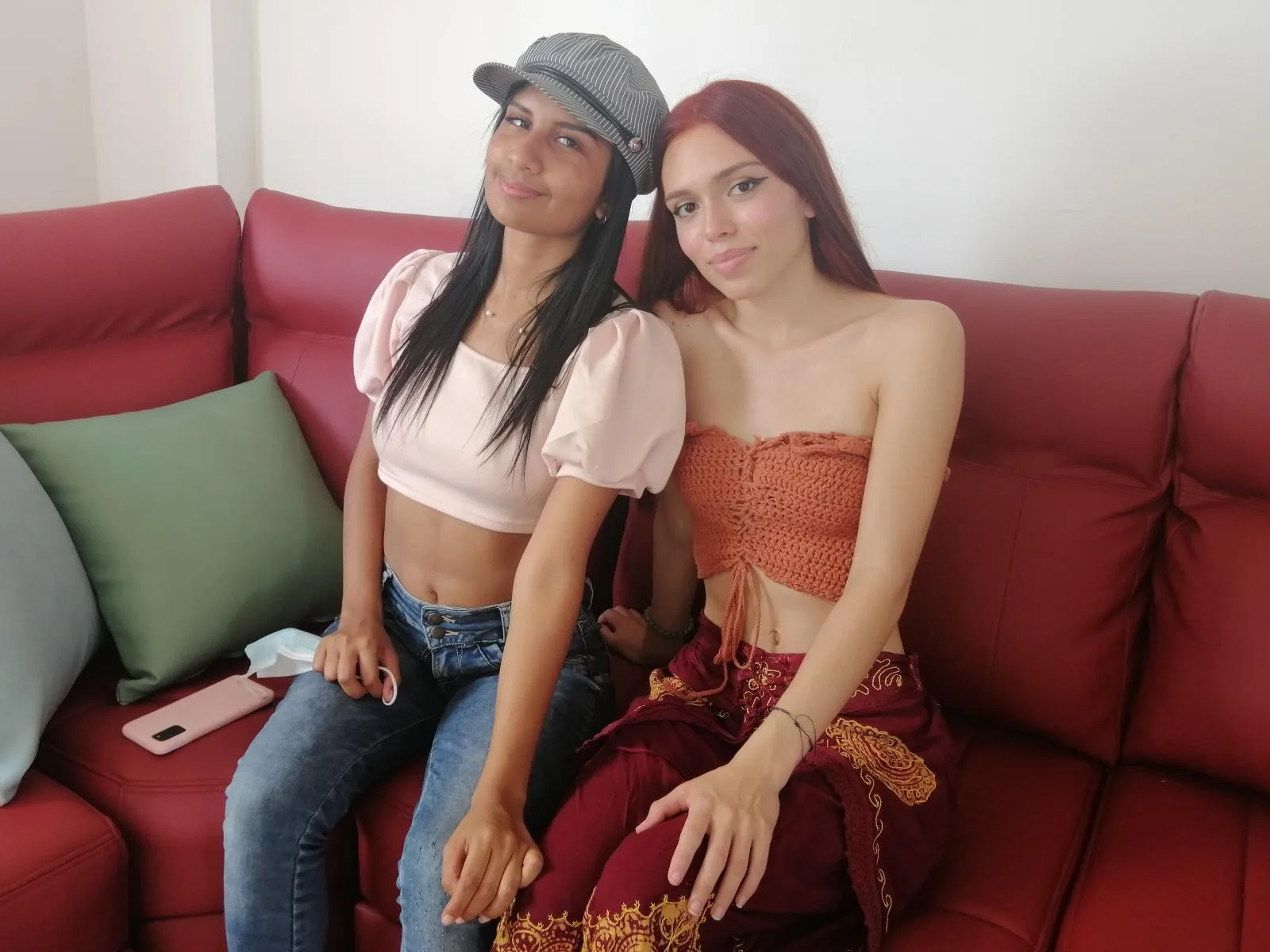 AprilAndAlexa camgirl live amateur webcam