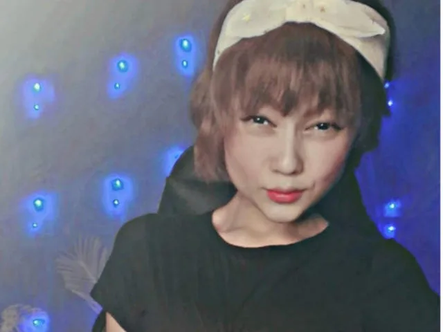 AkaShi camgirl live amateur webcam