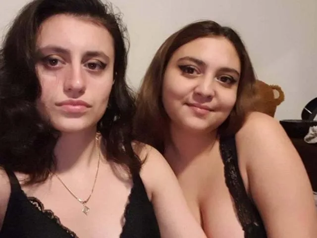 CrinaAndBrianna camgirl live amateur webcam