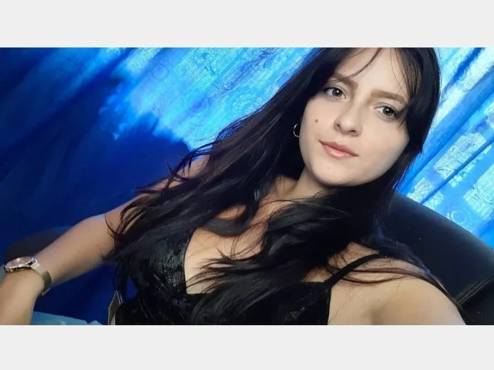 MiaKanon camgirl live amateur webcam