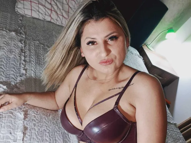 QueenFantasy camgirl live amateur webcam
