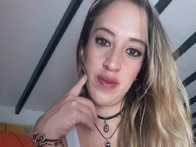 EvaTurner camgirl live amateur webcam