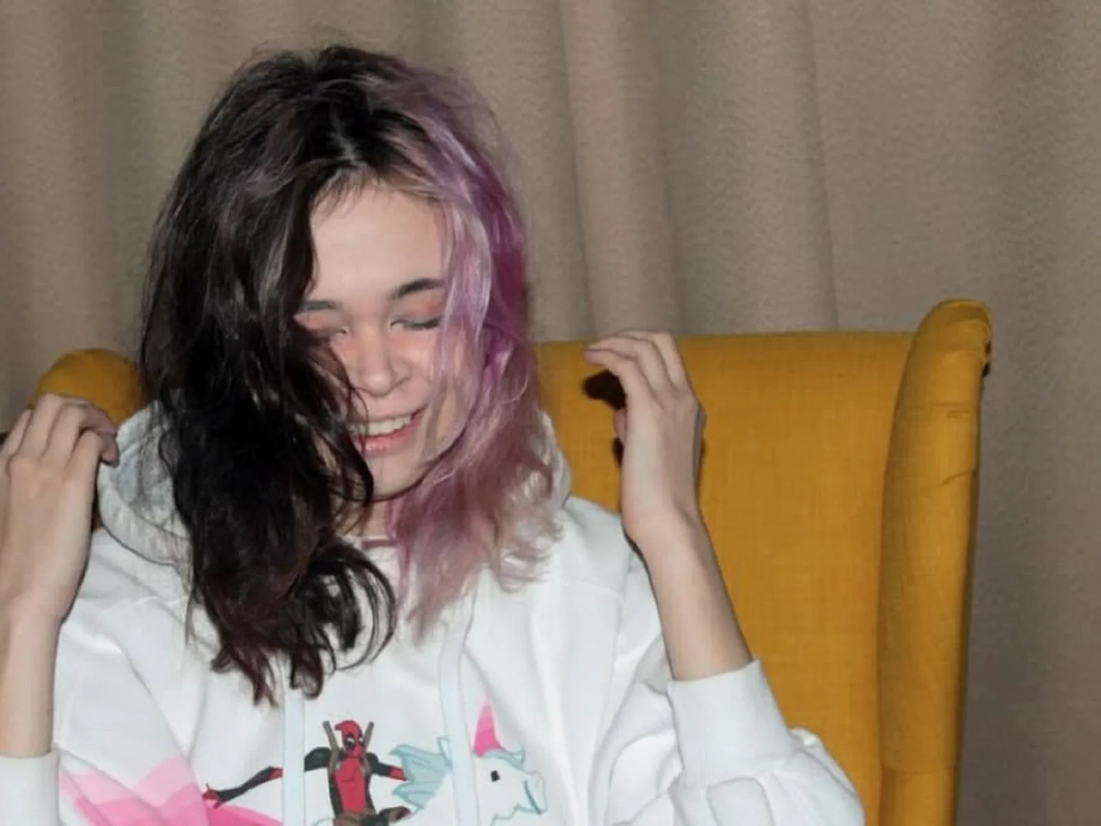 MollyNixon camgirl live amateur webcam