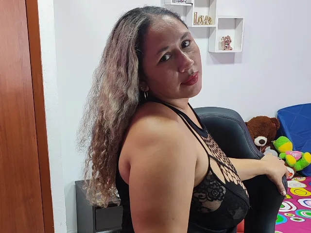 KatalellaLove camgirl live amateur webcam