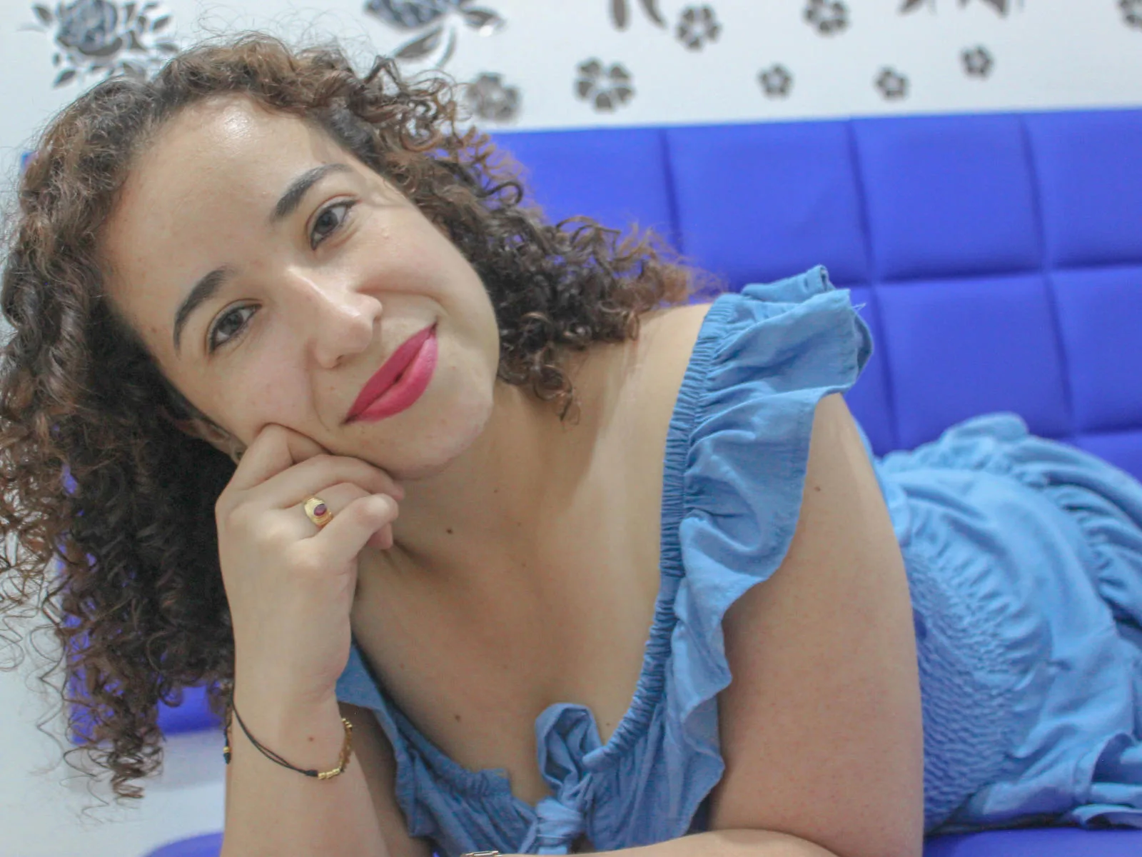 Alessandraa camgirl live amateur webcam