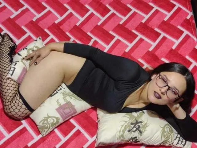 DakotaDark camgirl live amateur webcam