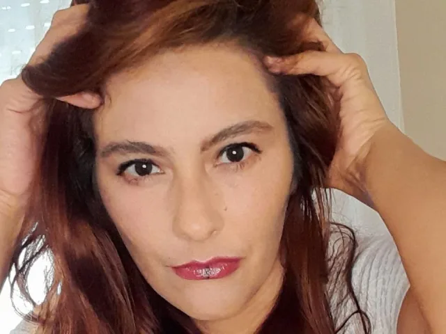 RedWidow camgirl live amateur webcam