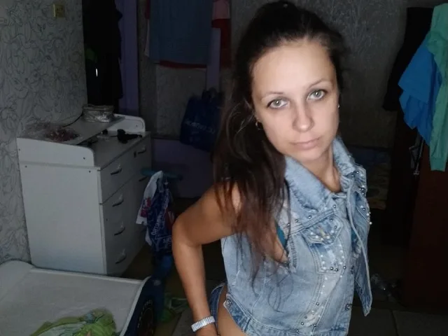 EmilyRubie camgirl live amateur webcam