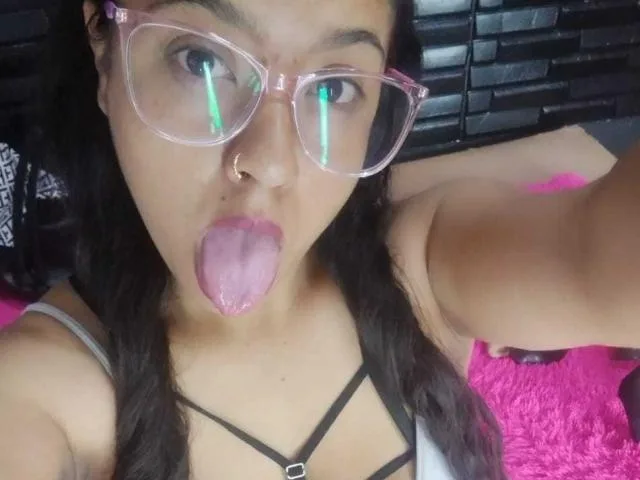 BrunetteLiaSex camgirl live amateur webcam