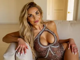 AulloraFlirt camgirl live amateur webcam