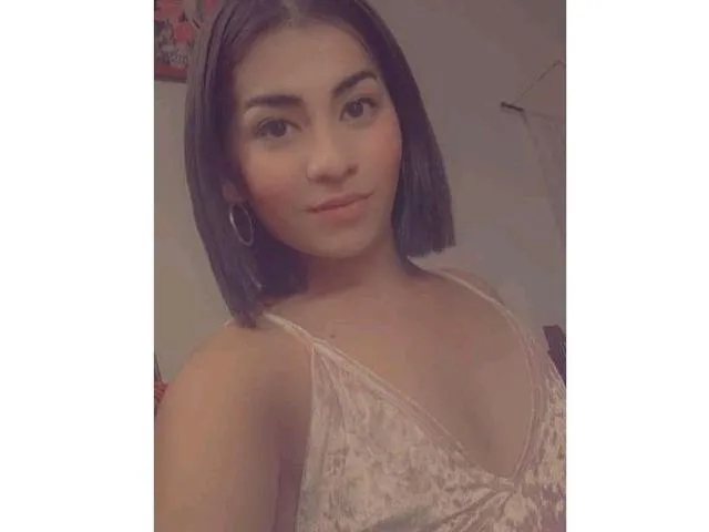 JuliHoot camgirl live amateur webcam