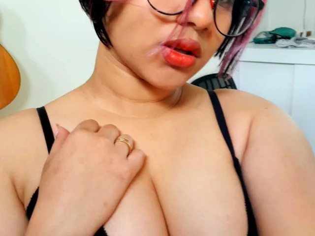 TAYLLORKATY camgirl live amateur webcam