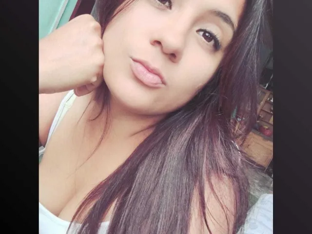 EmilyAndJack camgirl live amateur webcam