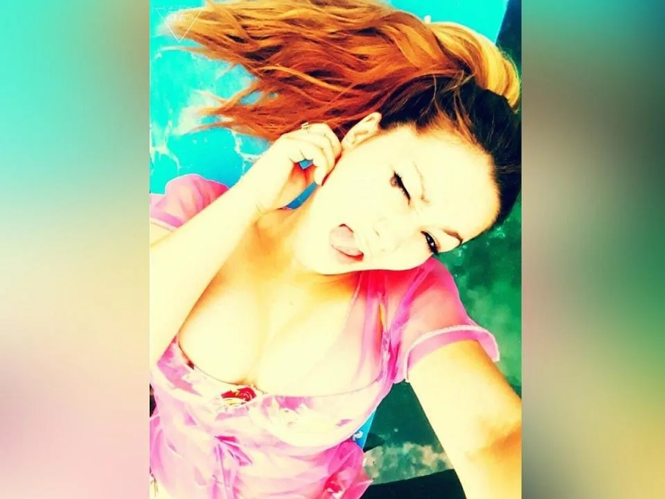 AlisaXBonnie camgirl live amateur webcam