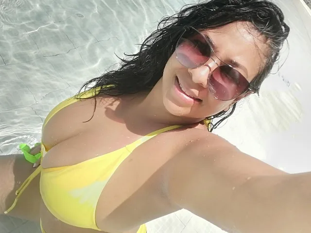 SweetJanet camgirl live amateur webcam