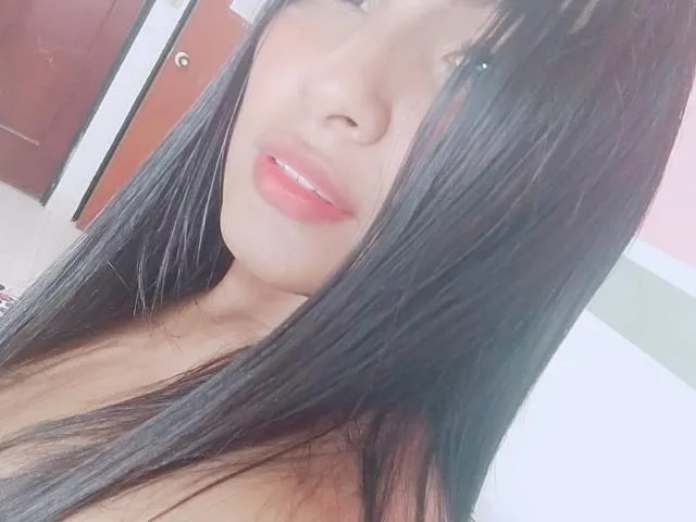 DanielleBird camgirl live amateur webcam