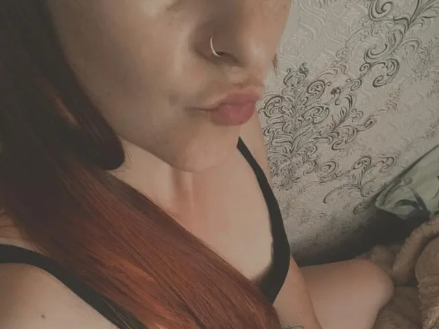 RedKiska camgirl live amateur webcam