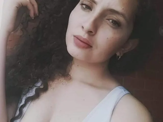 RousCurly camgirl live amateur webcam