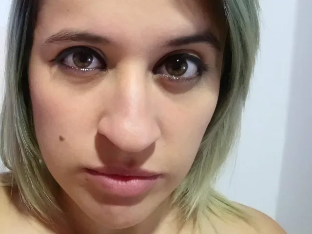 BijouBlonde69 camgirl live amateur webcam